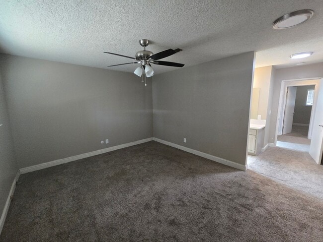 Building Photo - 3 BR 2 BA Available Now