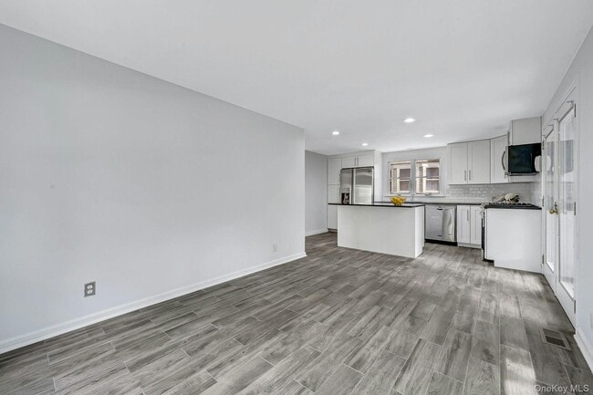 Building Photo - 10 Carman Rd