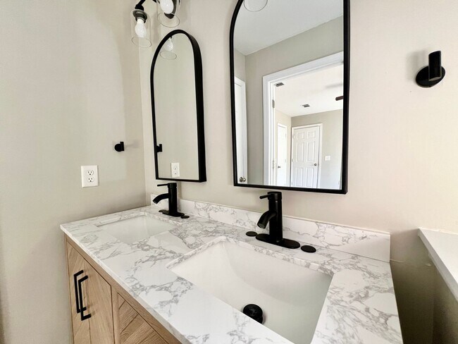 Building Photo - COMING MID-MAY 2026! (Pet Friendly)