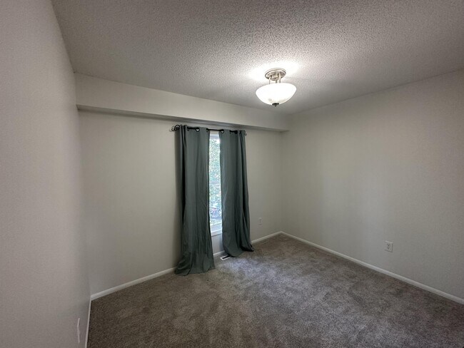 Building Photo - 3700 Bryant Cir