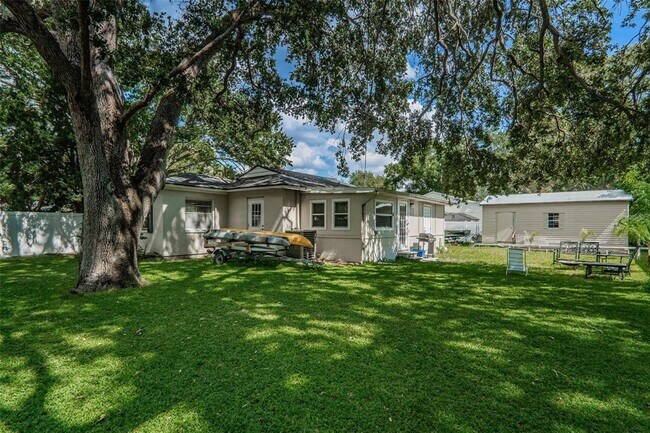 Building Photo - 4122 W Empedrado St