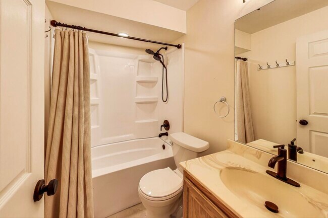 Building Photo - 534 River Front Cir