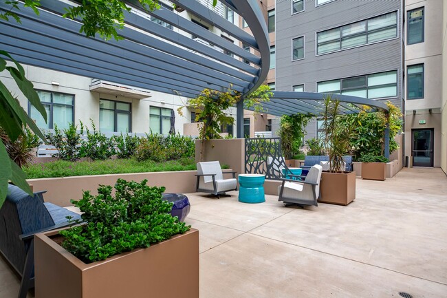 Building Photo - Modern Condo Retreat in the Vibrant M2i Co...