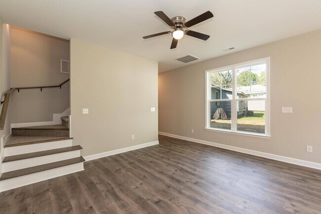 Building Photo - Brand NEW Three Bedroom Home!