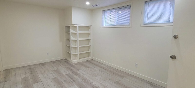 Building Photo - 905 Charlton Cir