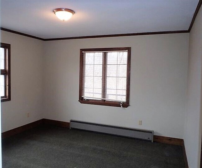 Building Photo - Unique 3 Bed 2 Bath Cabin In The Heart of Columbia!