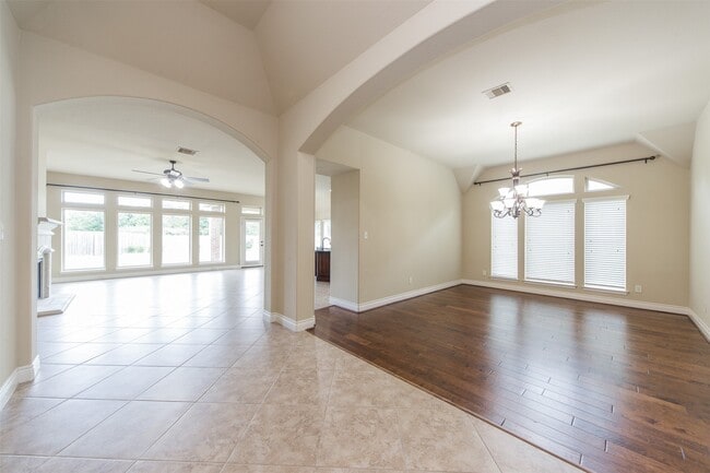 Building Photo - 27106 Cross Pointe Ct