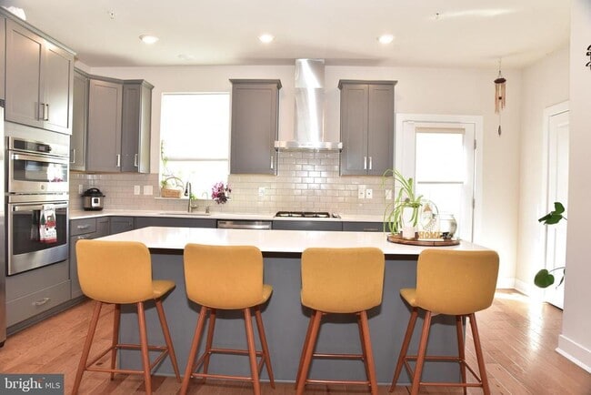 Building Photo - 214 Red Leaf Ln