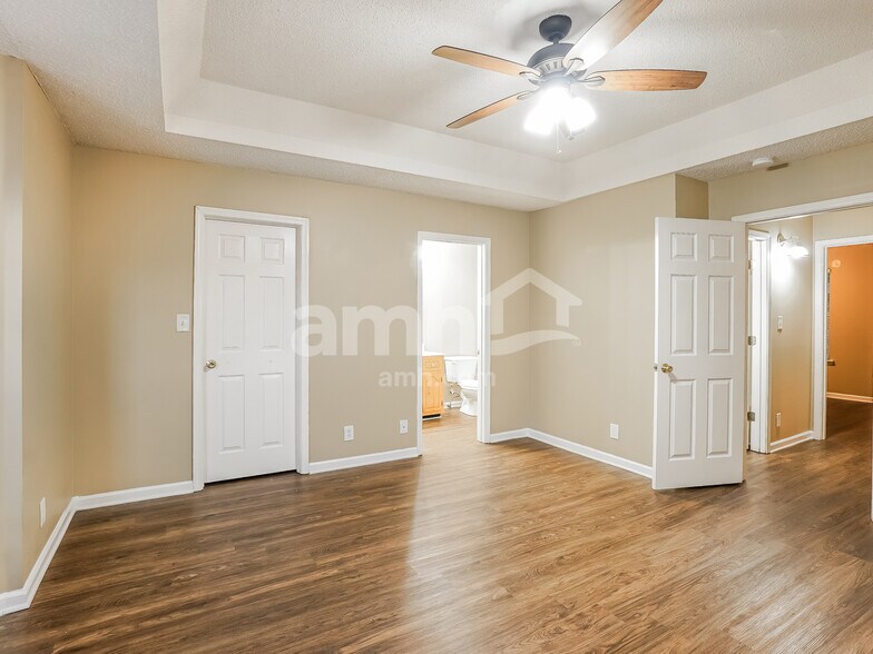 Building Photo - 4021 New Grange Cir