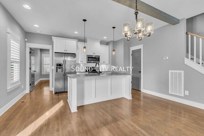 Building Photo - 1801 Sevier St