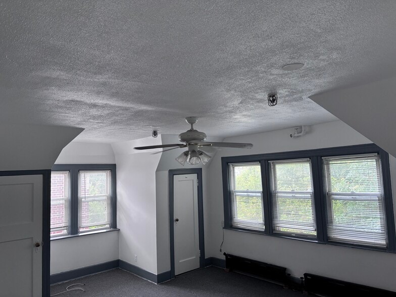 Building Photo - 3442 84th St