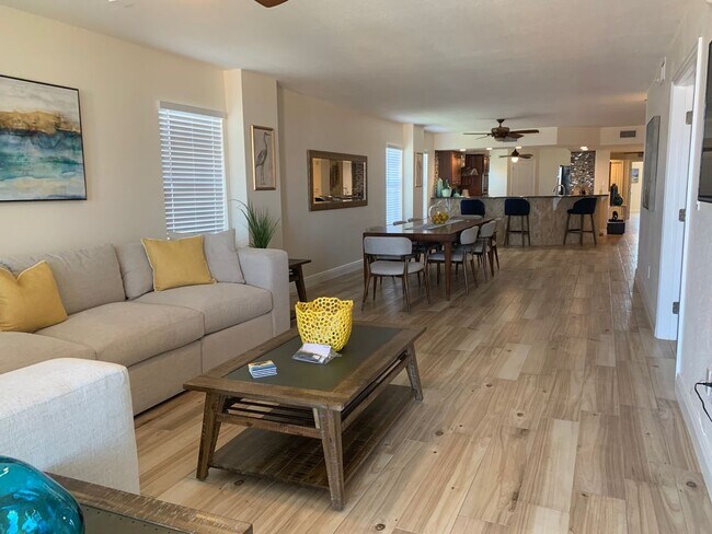 Building Photo - Luxury furnished intercoastal condo