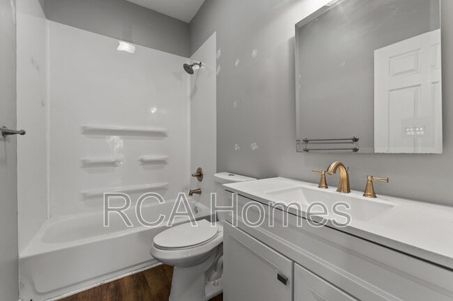 Building Photo - 118 N State Ave