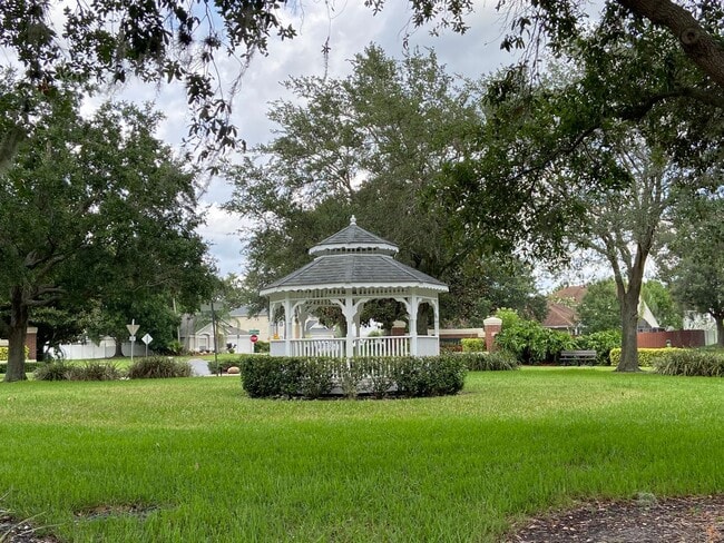 Building Photo - 4 bd/ 2 ba Single Family Home in Kissimmee near the Loop