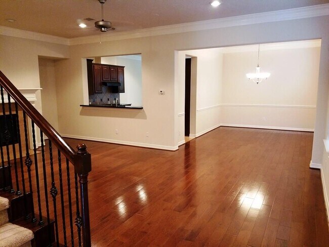 Building Photo - 3030 Royal Oaks Crest