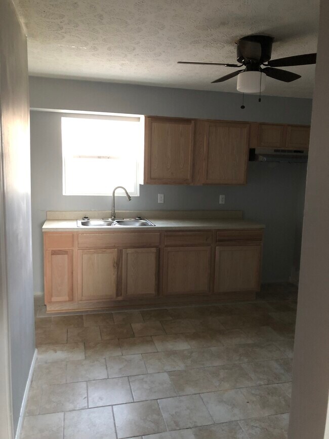 Building Photo - 3120 Fordhaven Rd