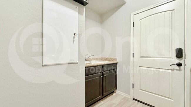 Building Photo - 3945 E Mesquite St