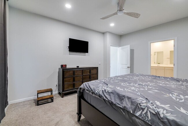 Building Photo - Spacious 5BR Home with Loft & Smart Features in Rincon