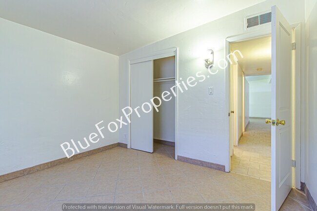 Building Photo - 4825 E 23rd St