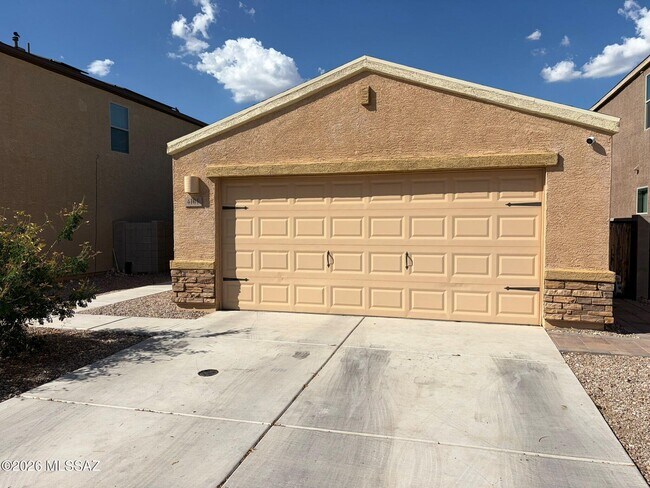 Building Photo - 4101 E Braddock Dr