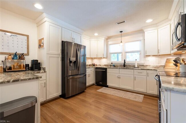 Building Photo - 820 Plainsman Ct