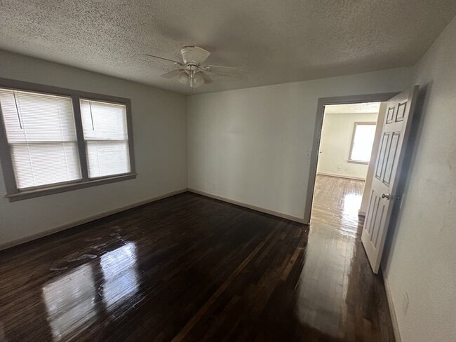 Building Photo - Charming 3-Bed Home in North Tulsa with Sp...