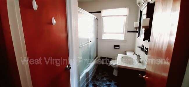 Building Photo - 1215 East Dr