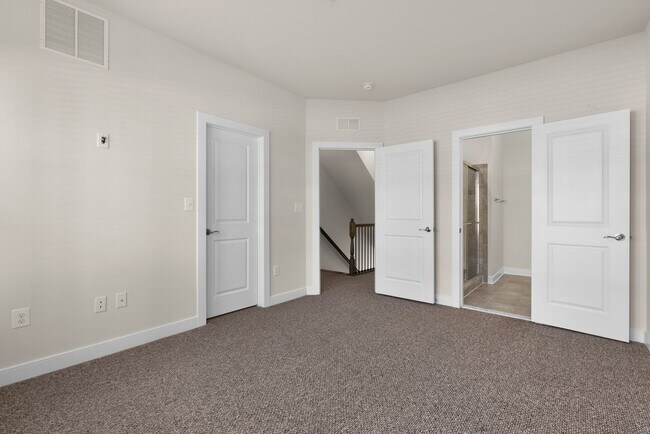 Building Photo - 3 Bed 4.5 Bath - Downtown Crown Townhouse ...