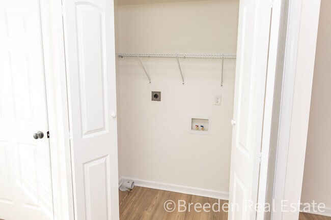 Building Photo - 303 Putnam St