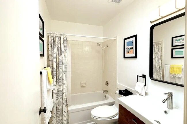 Building Photo - 2303 Los Patos Dr