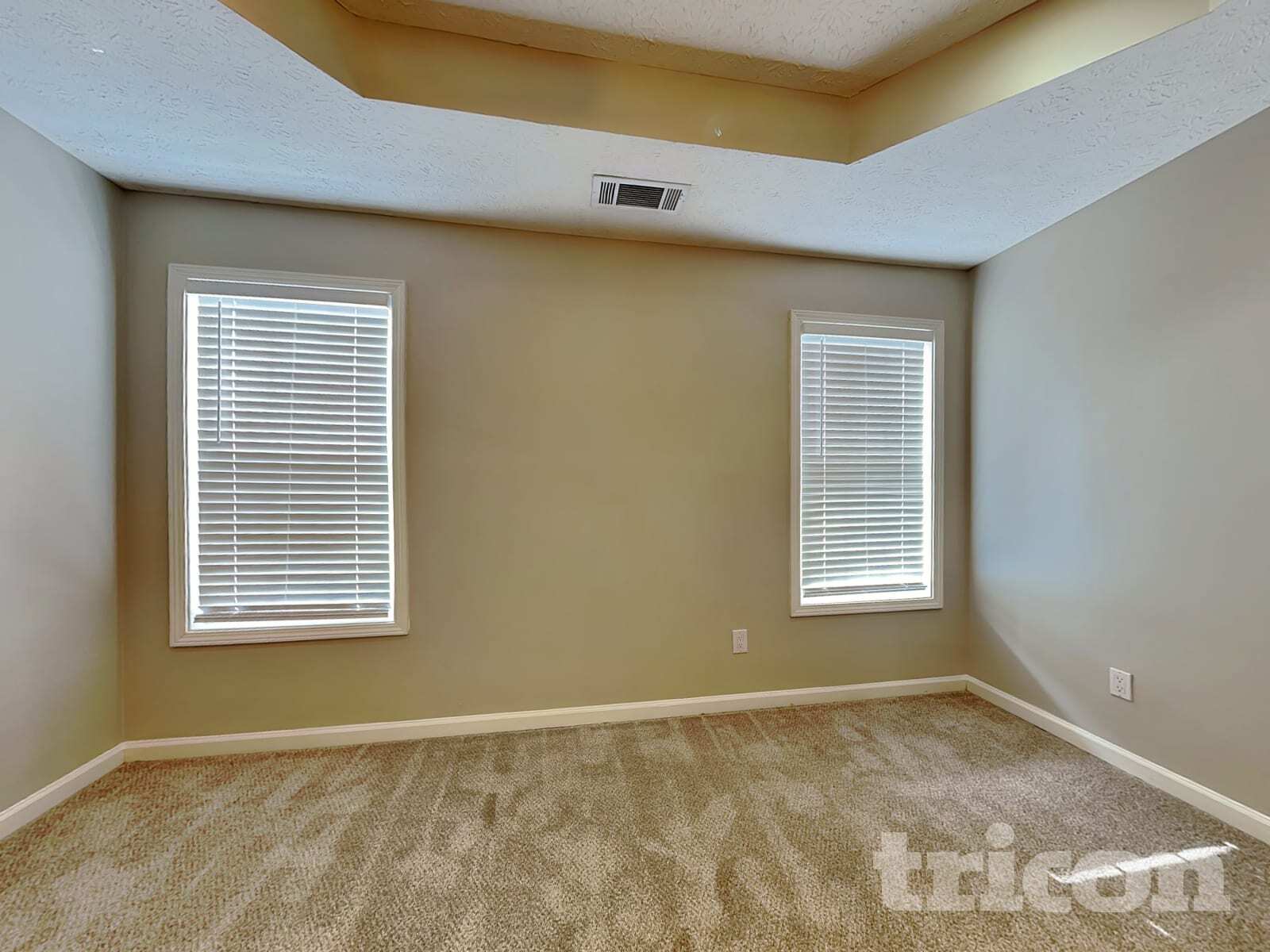 Building Photo - 2051 Meadowglen Ln