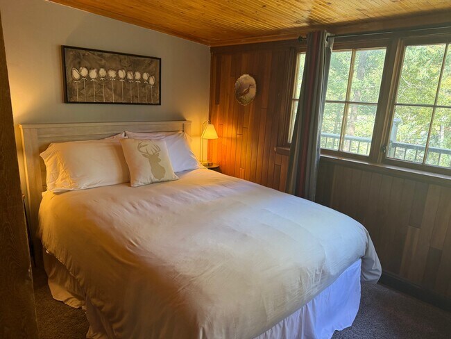 Building Photo - 5404 S Twin Spruce Dr