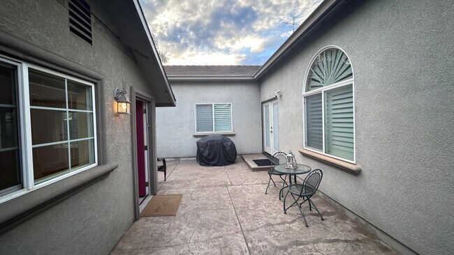 Building Photo - 1404 Teresa St