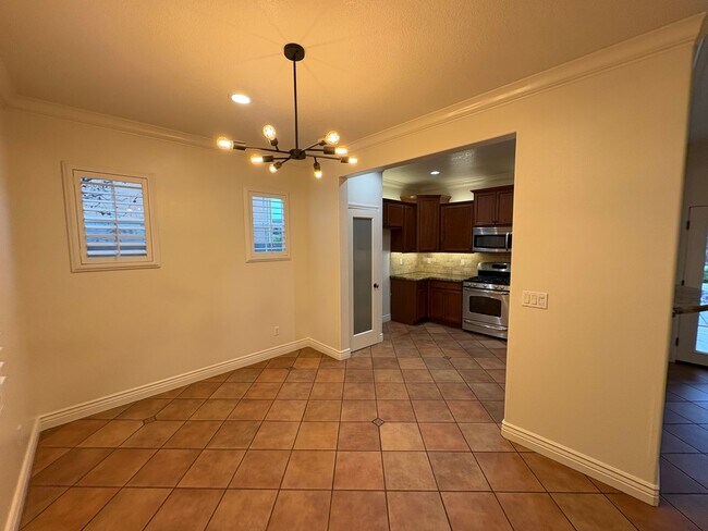 Building Photo - Two story home in NW Visalia Rent Ready!