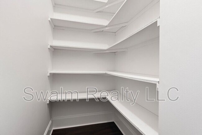 Building Photo - 240 Timber Knoll Dr