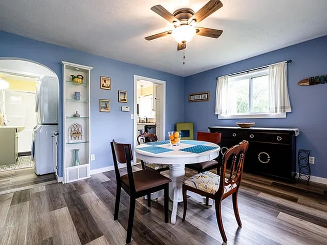 Building Photo - 2-bedroom, 1.0 bathroom Home within walkin...