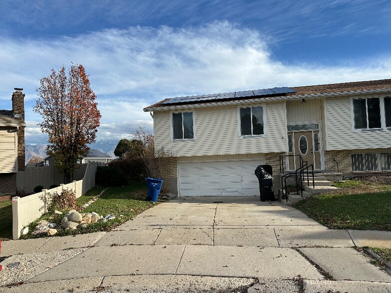 Building Photo - 4981 Greentree Way W