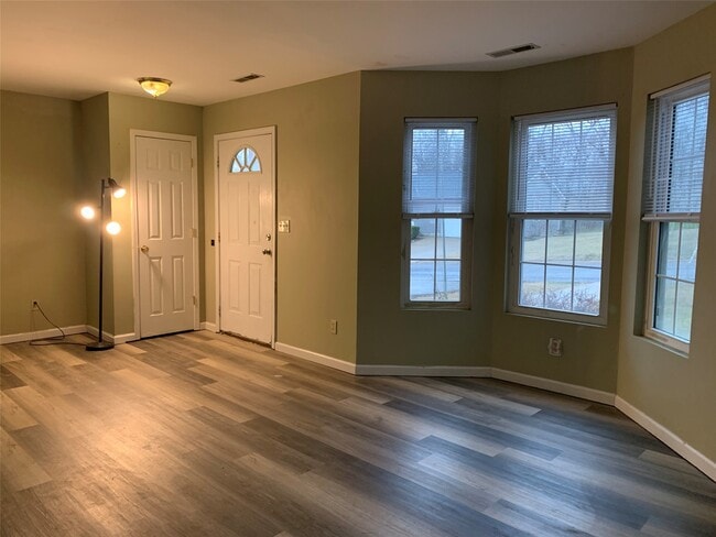 Building Photo - 403 Frank St