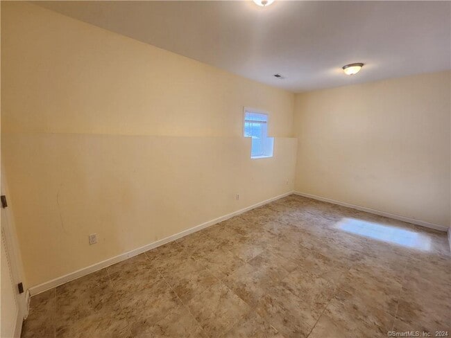 Building Photo - 13 Oak Branch Dr