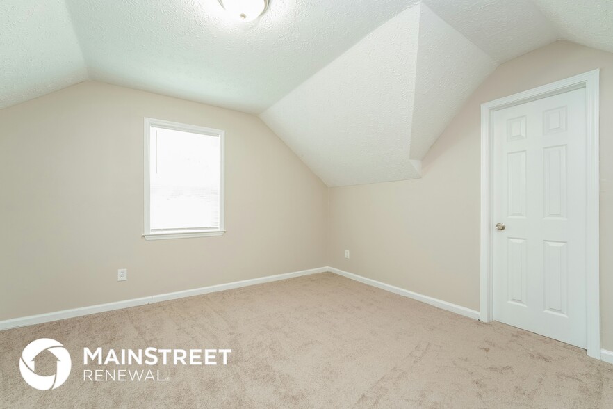 Building Photo - 5151 Salem Dr