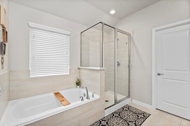 Building Photo - 2221 Hay Field Ct