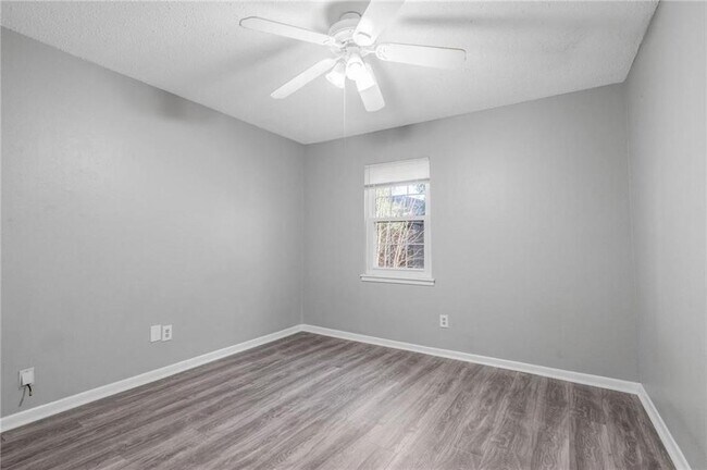 Building Photo - 4017 Cottage Hill Rd