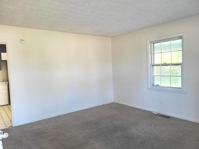 Building Photo - 6811 Radial Dr