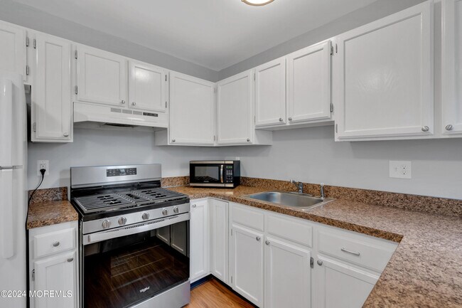 Building Photo - 8 Fern Ct