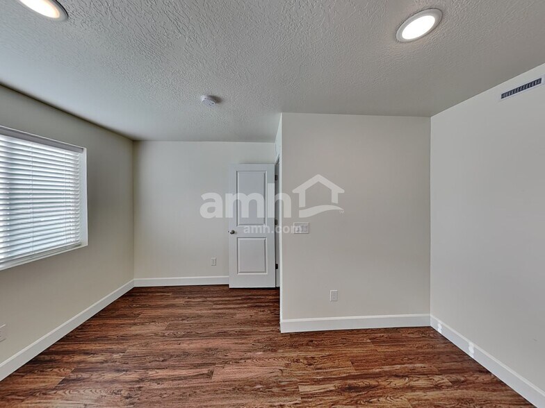 Building Photo - 4316 N Poplar St