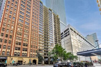 Building Photo - 201 E Chestnut St