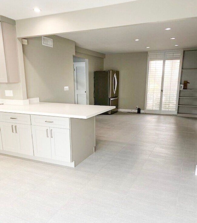 Building Photo - GREAT 3 Bedroom 2.5 Bath in Paradise Valley!