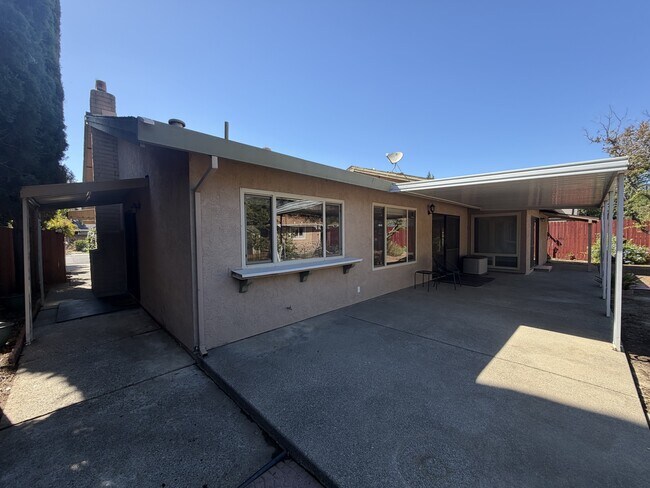 Building Photo - 113 Riverview Ct