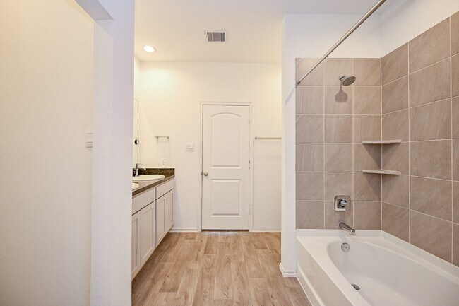 Building Photo - 5411 Auburn Gardens Ct