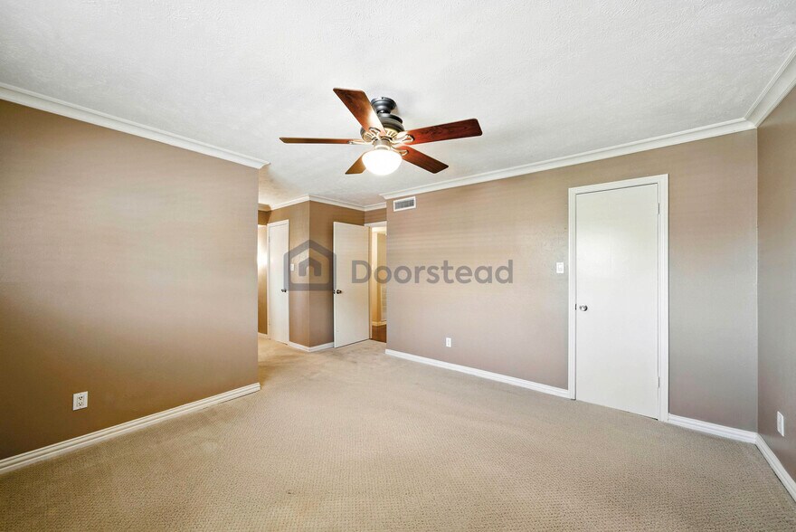 Building Photo - 6009 Sandhurst Ln
